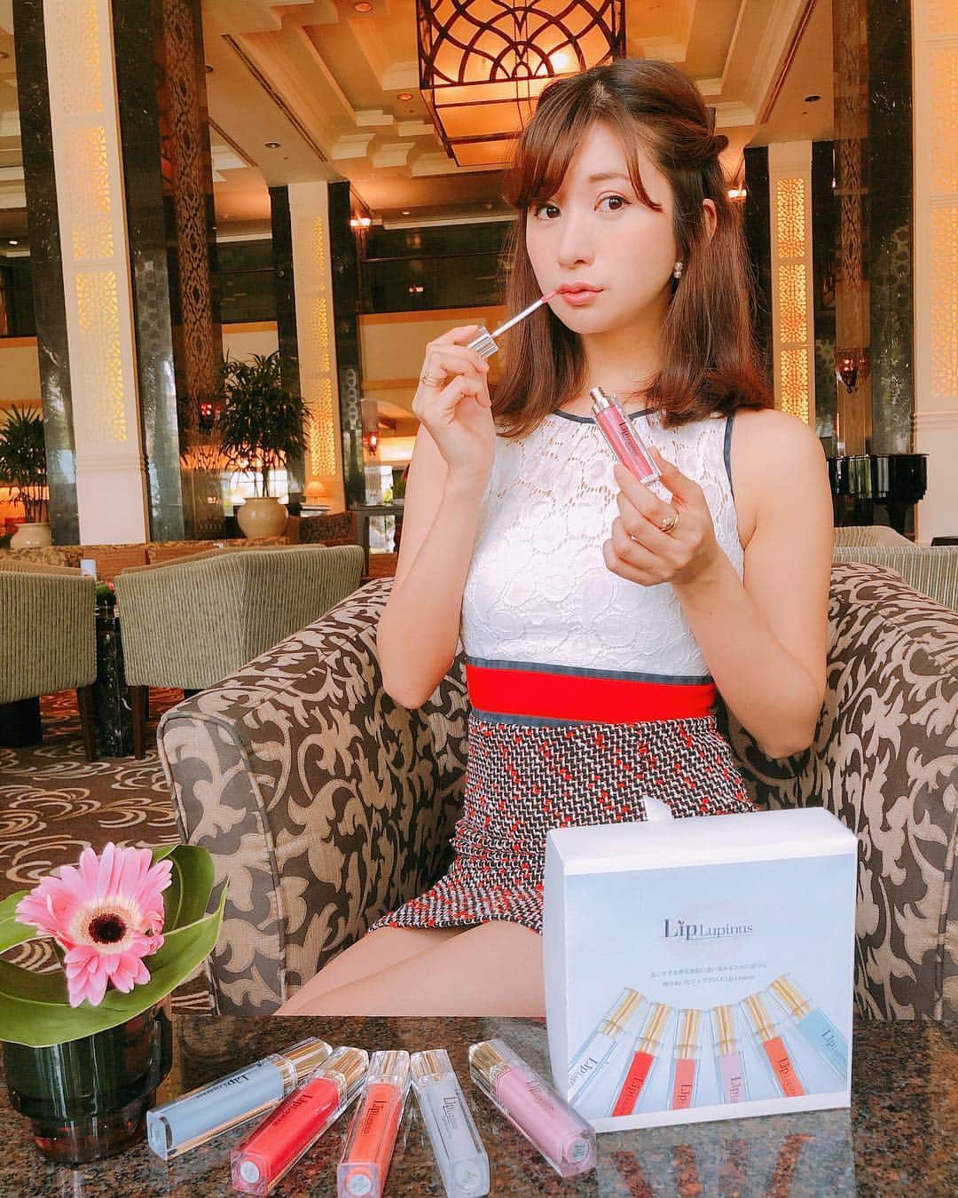 中村江莉香さんのインスタグラム写真 - (中村江莉香Instagram)「#えりか旅行 🛬🇲🇾 #マレーシア #女子旅 ❤️❤️ お友達からLip Lupinus👄#リップ ルピナス プレゼントしてもらったよ〜😭💓嬉しい＾＾♩ お気に入りです😚💋 ・ @liplupinus ・ #マレーシア旅行 #アジア旅行 #クアラルンプール旅行 #クアラルンプール観光 #クアラルンプール #ホテルイスタナ #ホテルラウンジ #プレゼント #明日は特別な日 #明日は記念日 #会社設立 #７年目 #リップメイク #ヒアルロン酸入り #ぷっくりメイク #マレーシア花粉がやばい #笑 #女子旅行」3月31日 17時10分 - erica_nakamura