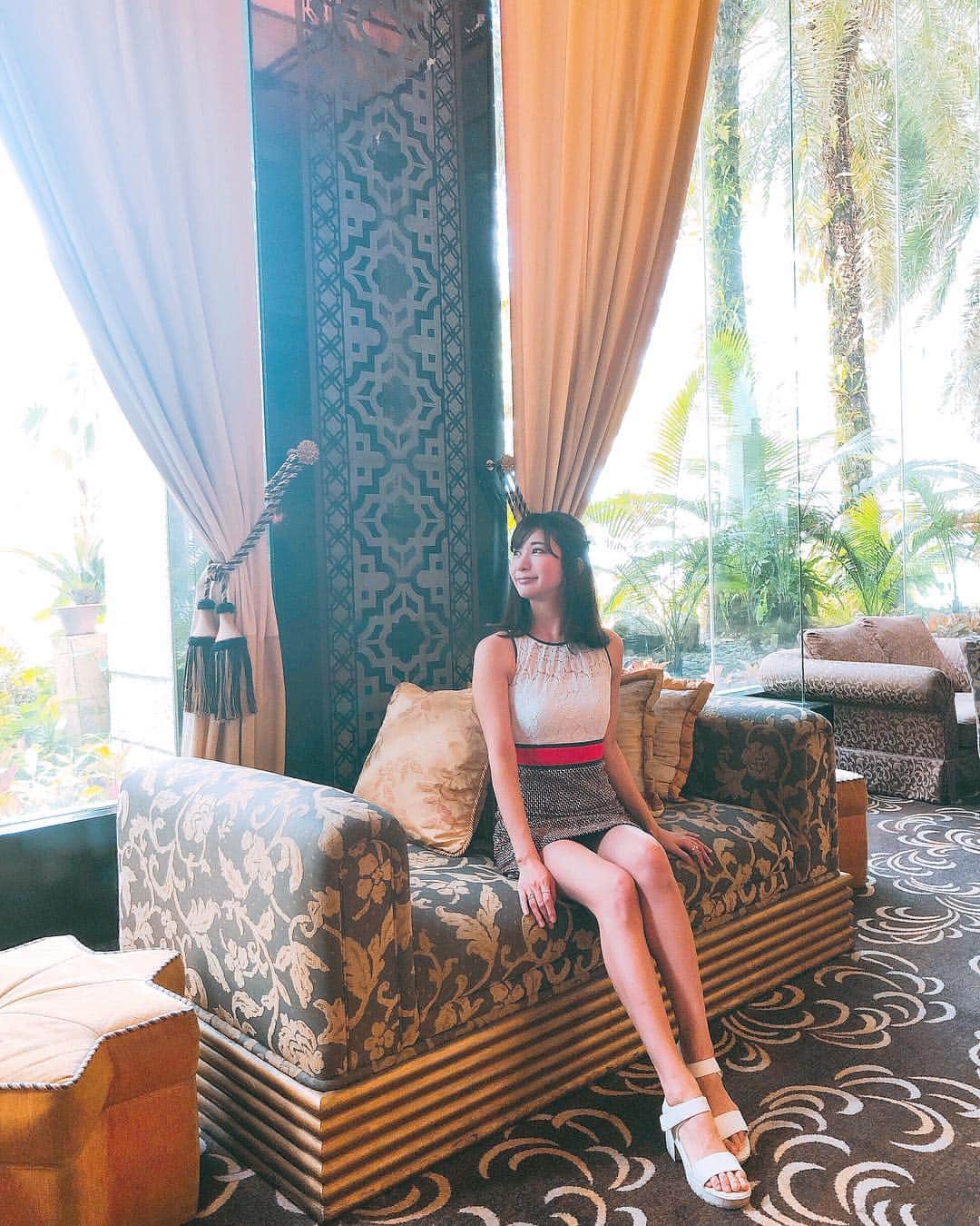 中村江莉香さんのインスタグラム写真 - (中村江莉香Instagram)「#えりか旅行 🛬🇲🇾 #マレーシア #女子旅 ❤️❤️ お友達からLip Lupinus👄#リップ ルピナス プレゼントしてもらったよ〜😭💓嬉しい＾＾♩ お気に入りです😚💋 ・ @liplupinus ・ #マレーシア旅行 #アジア旅行 #クアラルンプール旅行 #クアラルンプール観光 #クアラルンプール #ホテルイスタナ #ホテルラウンジ #プレゼント #明日は特別な日 #明日は記念日 #会社設立 #７年目 #リップメイク #ヒアルロン酸入り #ぷっくりメイク #マレーシア花粉がやばい #笑 #女子旅行」3月31日 17時10分 - erica_nakamura