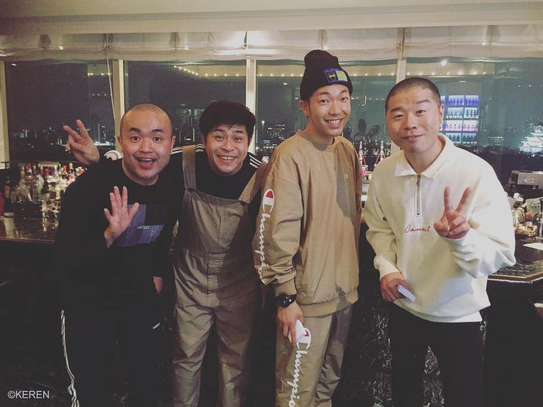 秋山賢太さんのインスタグラム写真 - (秋山賢太Instagram)「楽しかったぁ。 ケレン観劇ツアー参加していただいた、みなさん、ほんとうにありがとうございました！  #最高のメンバー #ここにおいでやす小田 さん #が居たらなおよし #守谷日和 #薄らハゲすきっ歯小デブ #たわた #デコ雨宿り #アキナ #山名 #近江エッチ書道坊主  #秋山 #目離れケツアゴ髭濃」3月31日 17時12分 - akiyama.0624