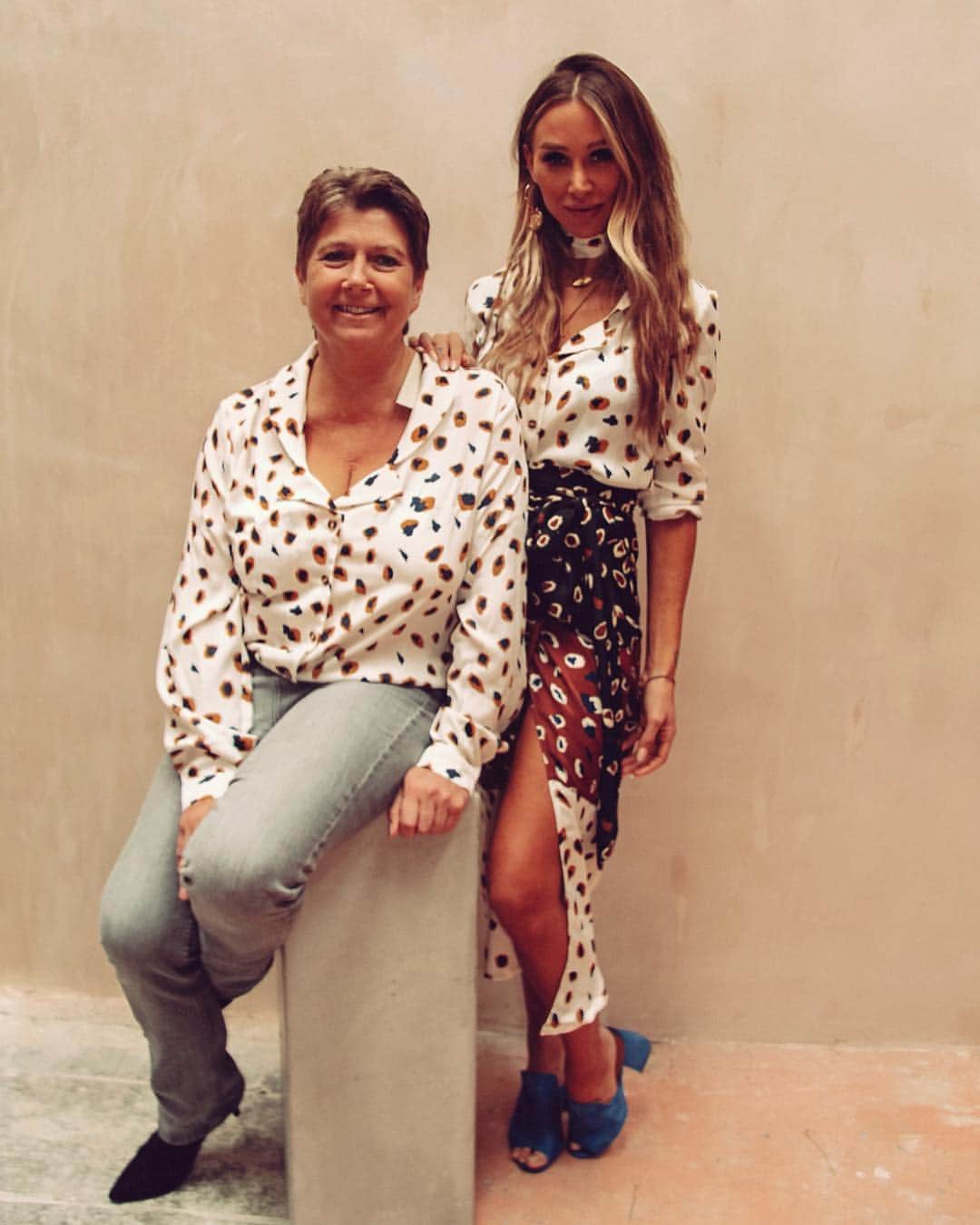 ルー・ティーズデールのインスタグラム：「To my beautiful mum x To the mums who have lost their children. To those who have lost their mums ❤️ To those who have strained mum relationships. To the mums with strained child relationships. To those who have chosen not to be mums. To those yearning to be mums.  Thanks @neverfullydressed for your gorgeousness and inclusiveness and having a collection that looks nice on both of us.. slide for our cheese on toast mum-love interview 🥰」