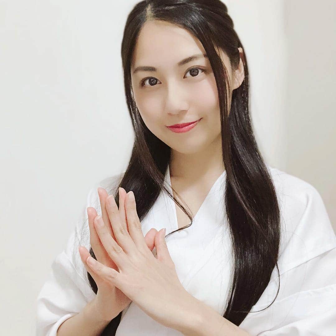 上田真実さんのインスタグラム写真 - (上田真実Instagram)「* * * * 春の#スピカ的コスプレ祭 🌹 * * その④ 巫女さん×スピカ=巫女スピ〜〜⛩ * * * * #三上スピカ #SPIKA #コスプレ #巫女さん #巫女コス #巫女さんコスプレ #ハーフアップ #モデル #タレント #アーティスト #シンガー #撮影会 #撮影会モデル #ポートレート #ポートレートモデル #カメラ好きな人と繋がりたい #写真好きな人と繋がりたい #スーパーロング #黒髪ロング #清潔感 #黒髪 #清楚 #透明感 #写真撮ってる人と繋がりたい #コスプレイヤー自画撮り部 #ポートレートしま専科 #ファインダー越しの私の世界 #model#followｍe」3月31日 17時24分 - spk05290