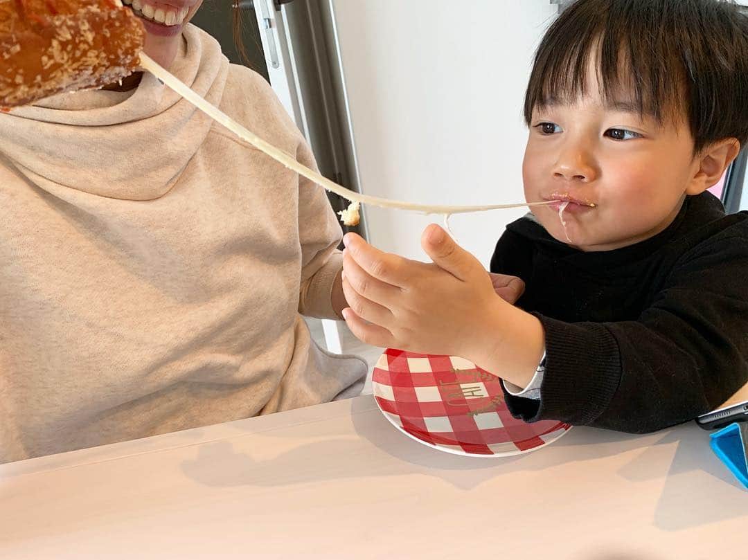 新原愛加のインスタグラム：「🧀  #カンタ成長記録 #3歳男の子 #男の子 #男の子ママ #boys #boysmom #아들스타그램 #아들 #아들맘」