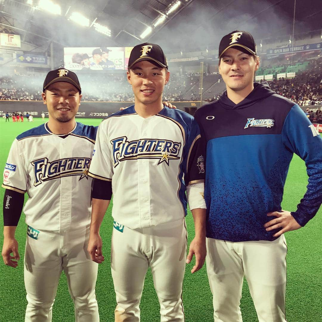 北海道日本ハムファイターズさんのインスタグラム写真 - (北海道日本ハムファイターズInstagram)「最高なスタート✨⚾️💨 #lovefighters #飛び出せ新時代 #開幕三連戦 #2勝1分 #ヒーロー #有原航平 #近藤健介 #王柏融 #大王 #加油  開幕三連戦満員御礼ありがとうございました！次は東京ドームで！！」3月31日 17時35分 - fighters_official