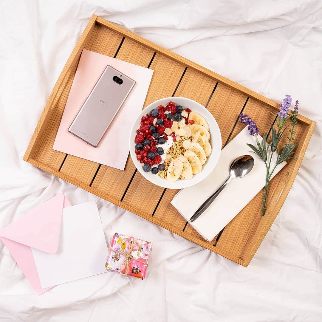 Sony Mobileさんのインスタグラム写真 - (Sony MobileInstagram)「Wishing all mums in the UK and Ireland a rosy and restful #MothersDay in the company of loved ones, from #Xperia.」3月31日 17時41分 - sonyxperia