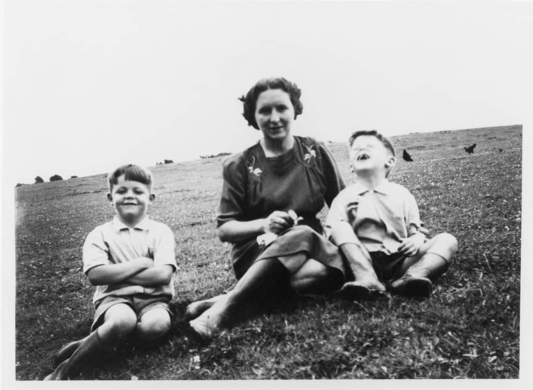 ポール・マッカートニーさんのインスタグラム写真 - (ポール・マッカートニーInstagram)「Me and my brother Mike with Mum. Happy Mother's Day to mothers everywhere!  #PaulMcCartney #MothersDay #HappyMothersDay #McCartney #MikeMcCartney」3月31日 17時42分 - paulmccartney