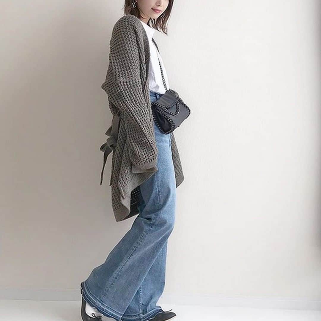 DHOLIC SNAPさんのインスタグラム写真 - (DHOLIC SNAPInstagram)「@haru_wearさんの#dholicsnap📷⁣ ———————————————————⁣ OUTER：@dholic_official⁣ 【LADIES+】⁣ #ストラップSETオープンカーディガン・全3色⁣ ￥5,313(税込)⁣ ———————————————————⁣ @haru_wearさんステキに着こなしていただき⁣ ありがとうございます👏🏻⁣ みなさんもぜひ#dholicsnap を付けて⁣ コーデ投稿してくださいね！⁣ ———————————————————⁣ #DHOLIC#dholicism#fashion#ootd⁣ #プチプラコーデ#今日のコーデ⁣ #春コーデ#カーディガン#カジュアルコーデ」3月31日 17時55分 - d_by_dholic