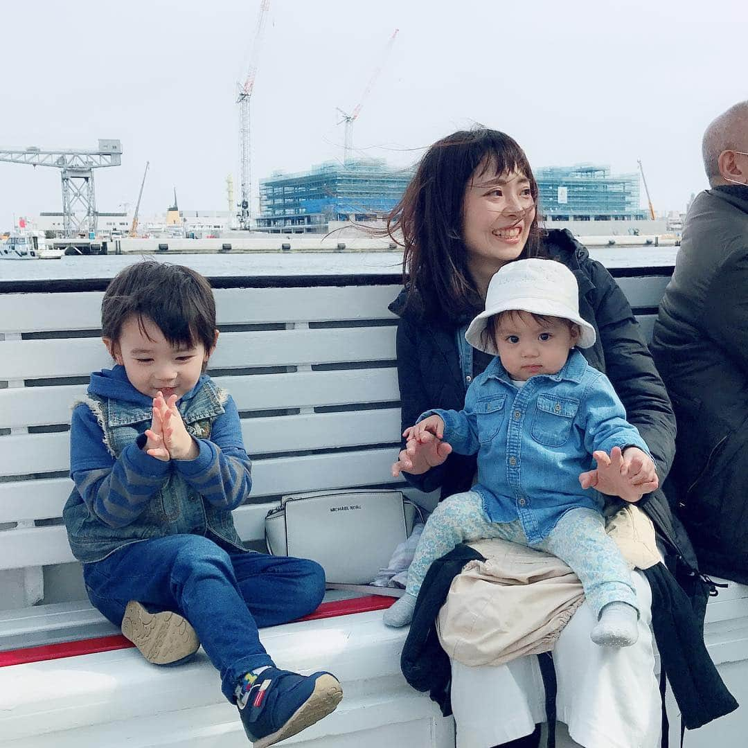 佐藤康恵さんのインスタグラム写真 - (佐藤康恵Instagram)「横浜シーバス🚍🌊🚢はリーズナブルな価格で子供も大人も楽しめる🎶オススメレジャーだよ🤗 ドラマで知り合ってからの大仲良し大好き仲間❤️白羽ゆりちゃんに続いてヨガインストラクターの貴代ちゃん✨貴代ママも娘ちゃんも笑顔が弾けて🌟本当に素敵な親子🌸🌸🌸また、貴代先生のヨガ受けたい❣️いつも私を癒してくれる大切な仲間😊🌸 #seabus #yokohama #佐藤康恵 #actress #model #女子たいむ #mama #二児の母 #enjoy #シーバス #横浜」3月31日 17時51分 - yasuesato.official