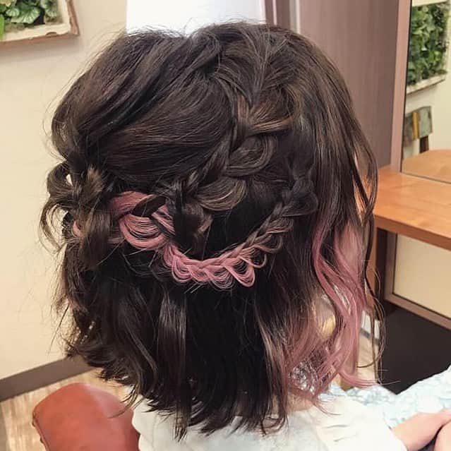 のインスタグラム：「友の結婚式の時の髪。 いつもの美容師さんにおまかせしたらフリルにリボンにちょー可愛くしてもらってた🥳🎀」