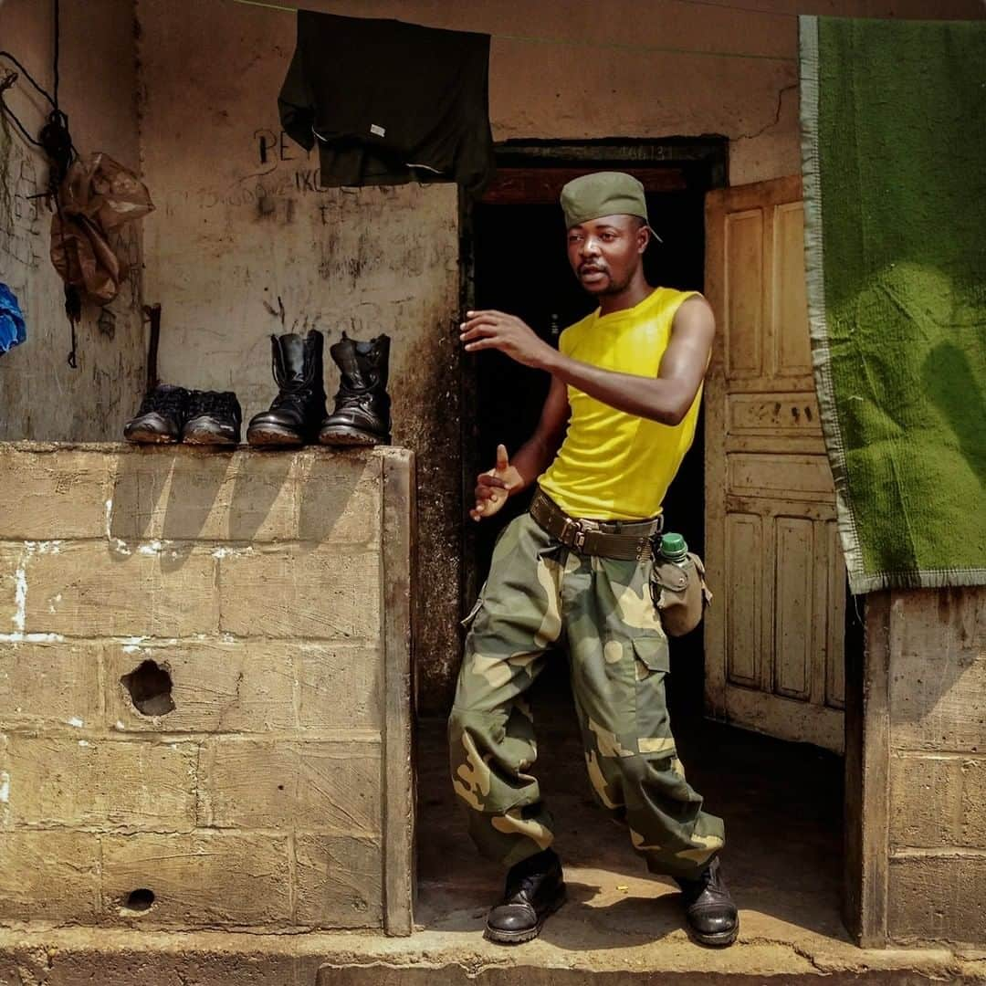 ナショナルジオグラフィックさんのインスタグラム写真 - (ナショナルジオグラフィックInstagram)「Photo by @michaelchristopherbrown | A young Armed Forces of the Democratic Republic of the Congo (FARDC) soldier dances after shining shoes outside his barracks one morning in Rwindi, located in a savanna of the North Kivu Province. There, the FARDC are stationed around a Mobutu-era defunct safari hotel  called Hotel Invest. For more from Congo follow @michaelchristopherbrown.」3月31日 18時04分 - natgeo