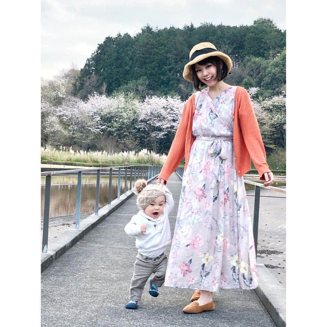 のインスタグラム：「👗💕 #まあみコーデ ・ ようやく歩き出した息子はち君🐝 まだヨチヨチだけど… 本人もすごい嬉しいみたい💗 これからさらに大変になる予感🤭笑 ・ #ワンピース #royalparty @royalparty_official #カーディガン #renaikeikaku @renaikeikaku_official #ハット #14plus #イチヨンプラス @14plusjp #ローファー #神戸レタス @kobe_lettuce (I1701) ・ #1歳2ヶ月 #男の子ママ #ママスタグラム #ママライフ #まあみの歩き方 #まあみトラベル」