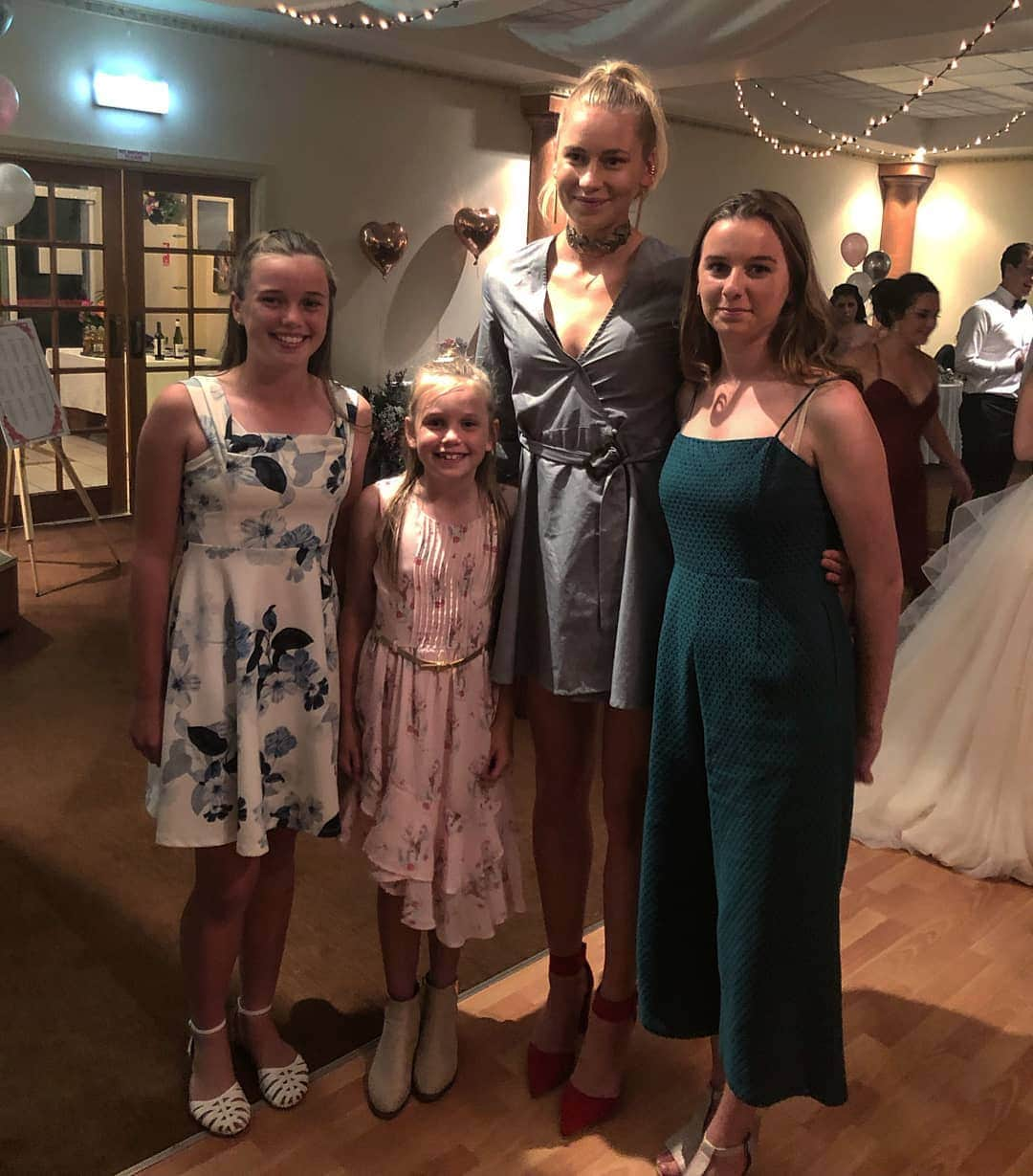 エレナー・パターソンさんのインスタグラム写真 - (エレナー・パターソンInstagram)「Celebrating love, celebrating Tom and Riley 💓💍 Some of the Patterson & co girls! Congratulations @motdudley & riley !!」3月31日 18時13分 - eleanorpatterson