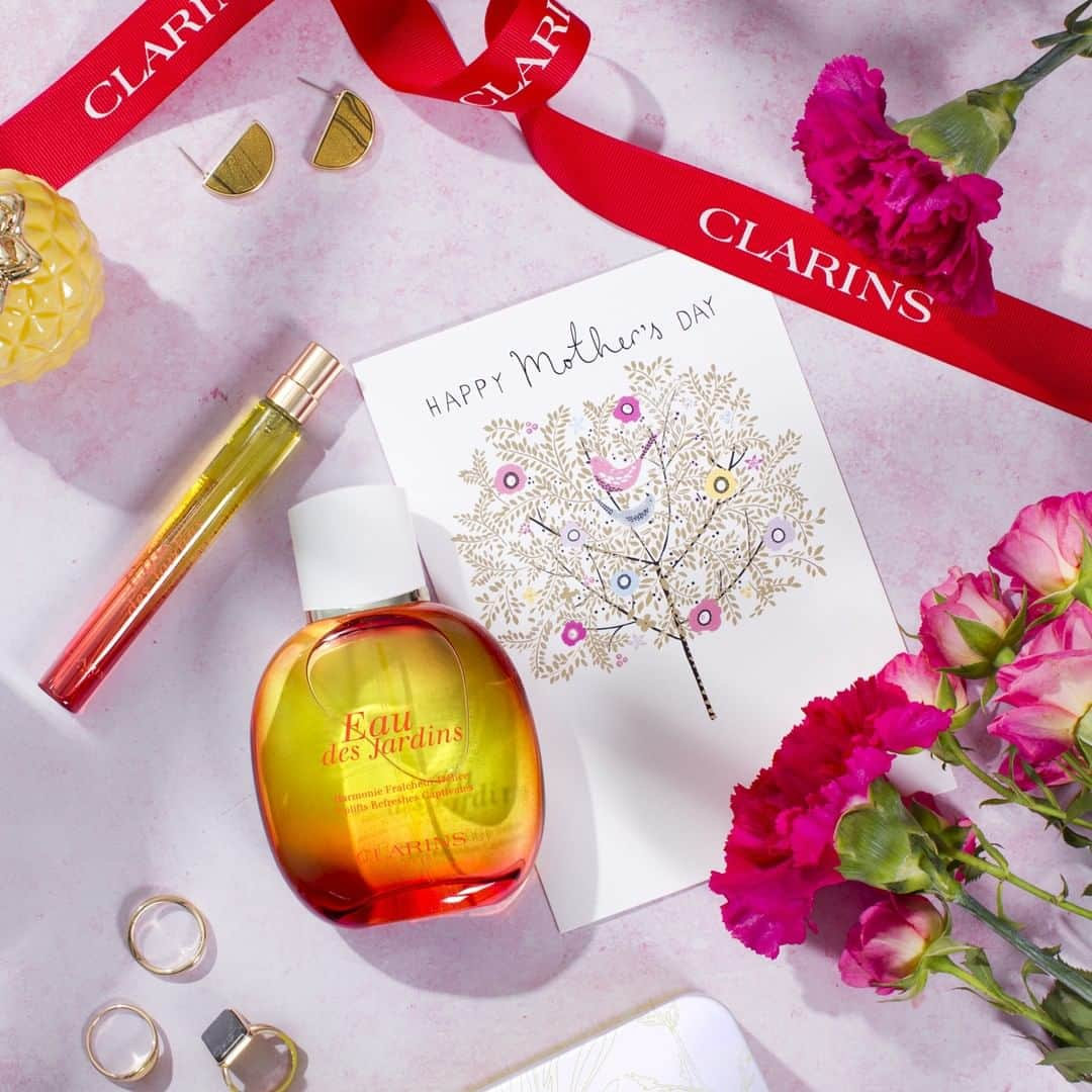 ClarinsUKさんのインスタグラム写真 - (ClarinsUKInstagram)「Happy Mother's Day to all the amazing Mums out there! Tag your mum and share the love 💕 #Clarins #MothersDay . . . . . . . . . . . . . #clarinslovesmums #mothersday #happymothersday #celebration #gift #present #eaudesjardins #treatmentfragrances #itsallaboutmum #itsallabouther #sunday #motheringsunday」3月31日 18時10分 - clarinsuk