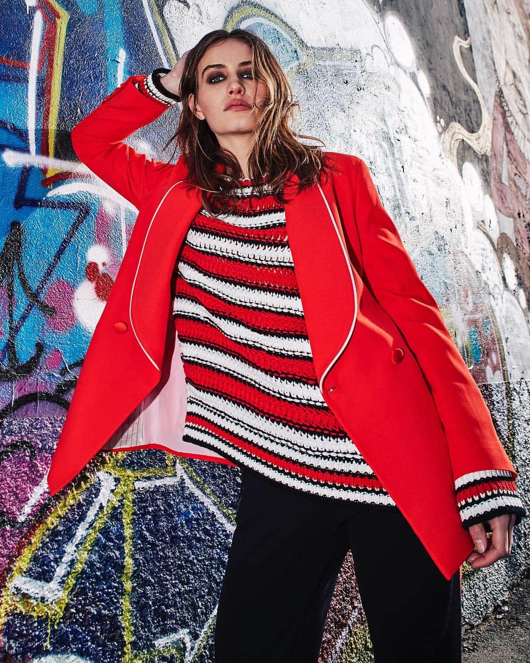 のインスタグラム：「Audacious graphics for a colorful #ScervinoSS19! . . #UrbanArt #ErmannoScervino #knitwear #runwaylook #madeinflorence #sscollection #springsummer #ss19 #handmade #madeinitaly」