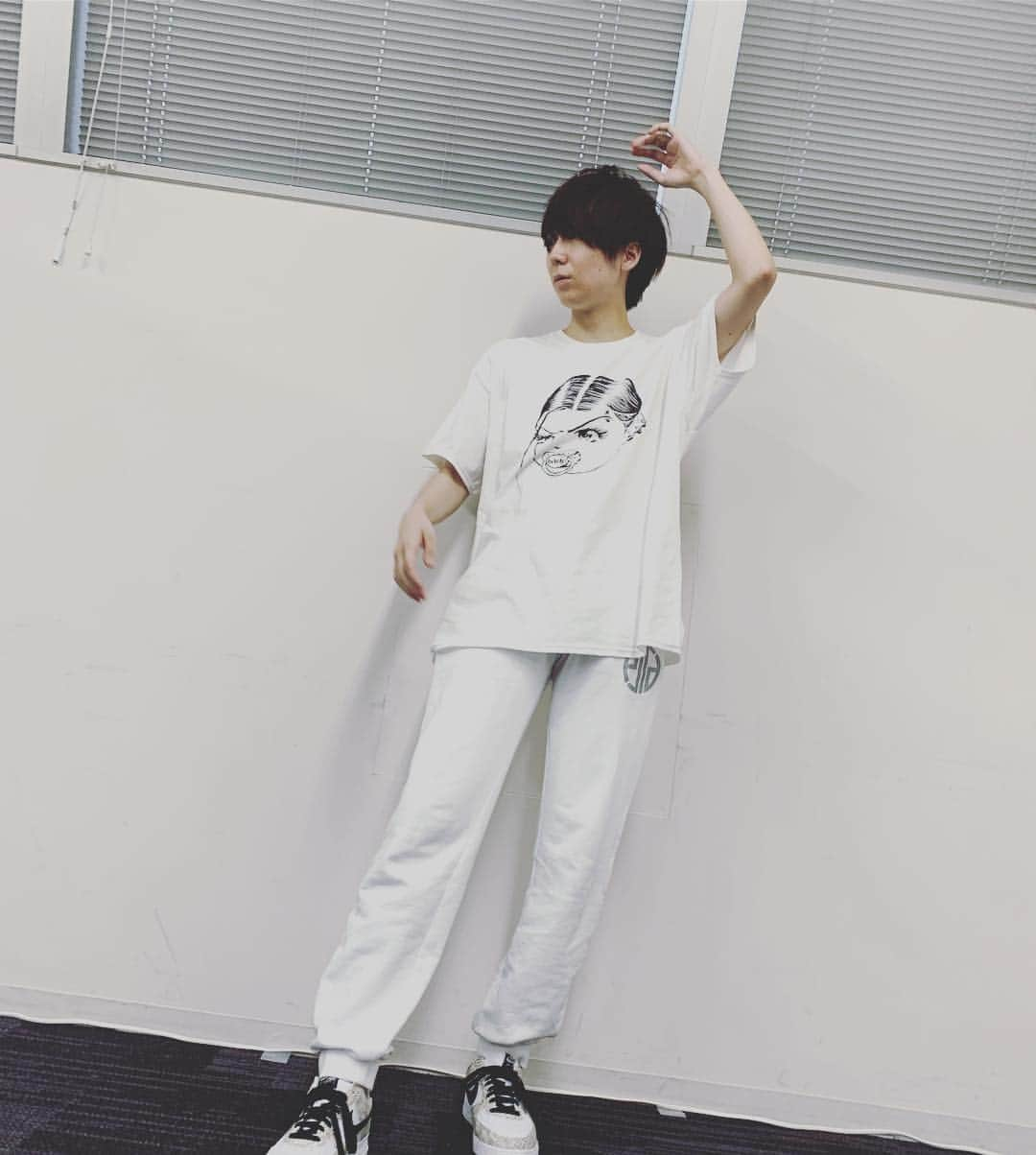 川谷絵音さんのインスタグラム写真 - (川谷絵音Instagram)「ライブが楽しかったという気持ち。 #Tシャツの癖」3月31日 18時14分 - indigolaend