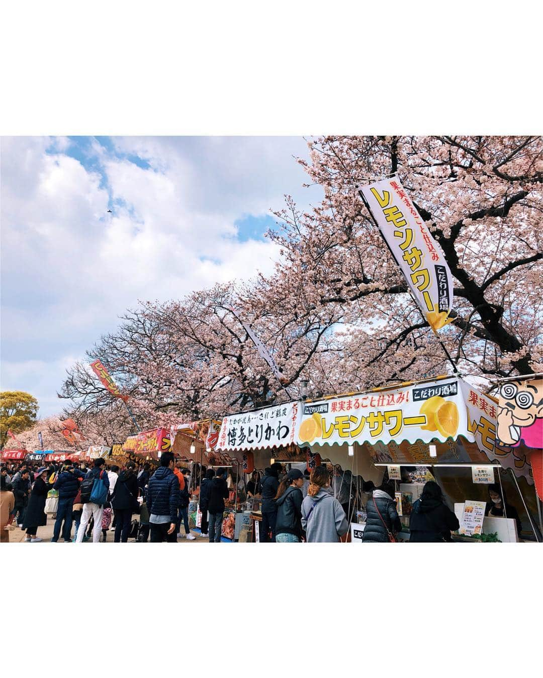 梯真奈美さんのインスタグラム写真 - (梯真奈美Instagram)「東京に帰る前に舞鶴公園にお花見に行ったよ🌸🍡 桜がとっても綺麗ー！！！✨ 出店とかイベントもやってて、その空間にいるだけで楽しかったな〜🥰 春になるといつも、日本って素敵だなぁって思う‥♡ #お花見 #舞鶴公園 #福岡 #fukuoka #fashion #spring #eimy #eimyistoire」3月31日 18時15分 - official_manami