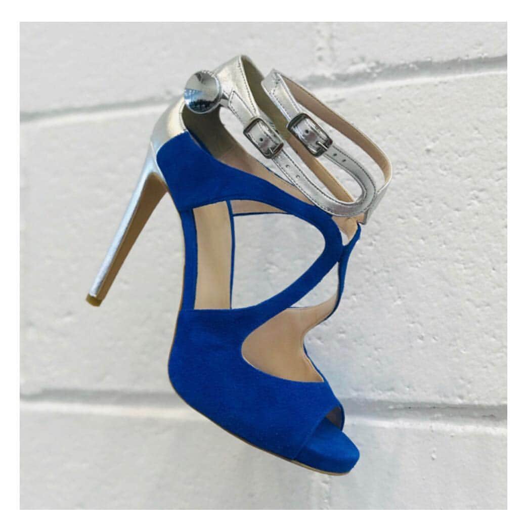 のインスタグラム：「#islo #isloisabellalorusso #isloshoes #sandal #suede #laminate #silver #argento #fashion #style #shoesoftheday #loveit #heels #tacchi #highheels #shoesaddict #shoponline #shoppingonline #newarrivals #newentry #madeinitaly #staytuned」