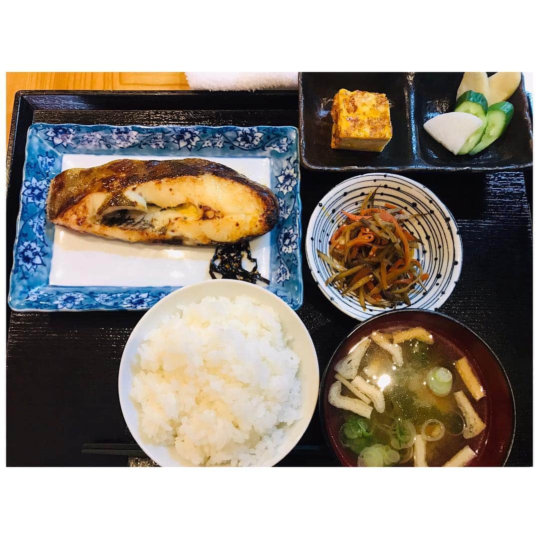 有明ゆなさんのインスタグラム写真 - (有明ゆなInstagram)「こうゆう朝食大好きっ♡ お魚！！！ . . . . #朝食 #魚 #お魚 #焼き魚 #焼魚 #西京焼き #きんぴらごぼう #きんぴら」3月31日 18時16分 - ariake_yuna