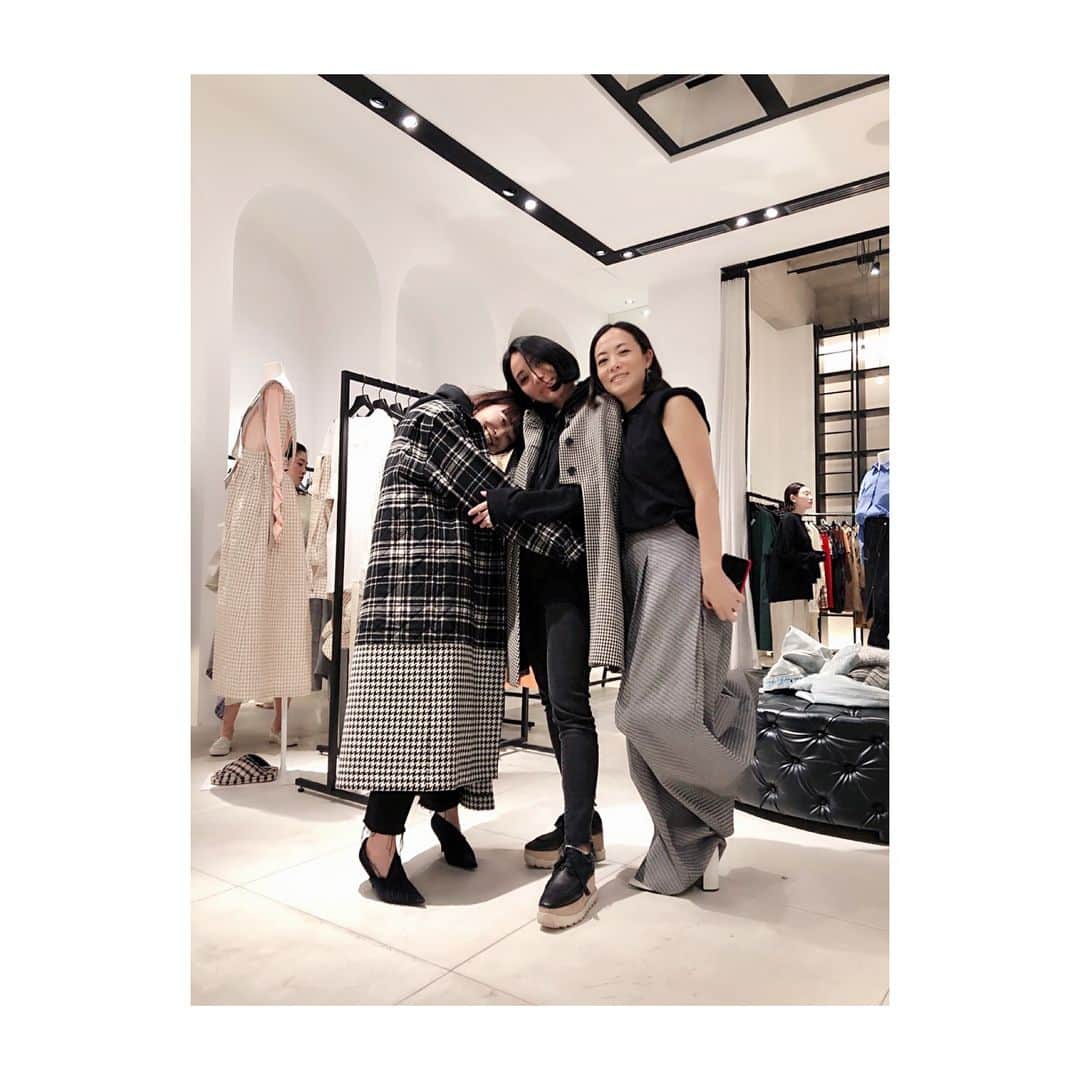 のインスタグラム：「. Shopping Hopping✨」