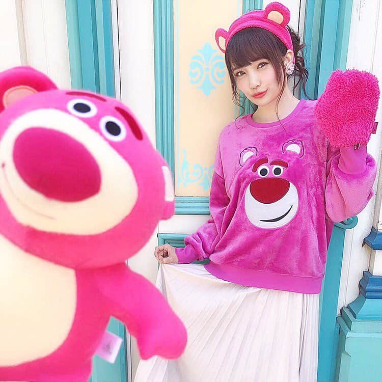 浅井麻里さんのインスタグラム写真 - (浅井麻里Instagram)「🍓🍓 . 💗ロッツォバウンド💗シリーズ🧸 . . ひょっこりロッツォ(ᵔᴥᵔ) . . . #ロッツォバウンド#ロッツォハグベア#ディズニーシー#ロッツォコーデ#トイストーリー#ピクサーコーデ#tokyodisneyresort#tokyodisneysea#disneysea#lotsobound」3月31日 18時40分 - mari_asai_625