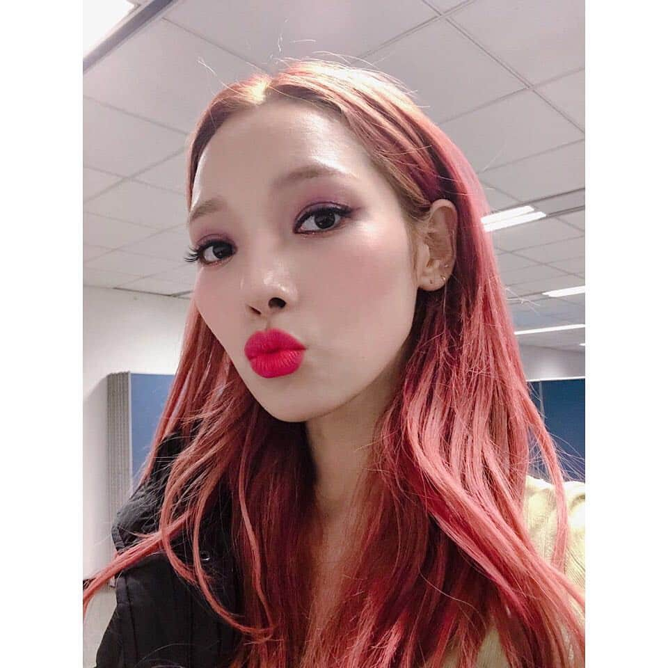 K.A.R.Dさんのインスタグラム写真 - (K.A.R.DInstagram)「[#KARD] 🧚‍♀️귀염뽀쨕 셀카 요정들🧚‍♂️ . #BM #JSEPH #SOMIN #JIWOO #KARD #KARD_밤밤_Bomb_Bomb」3月31日 18時40分 - official_kard