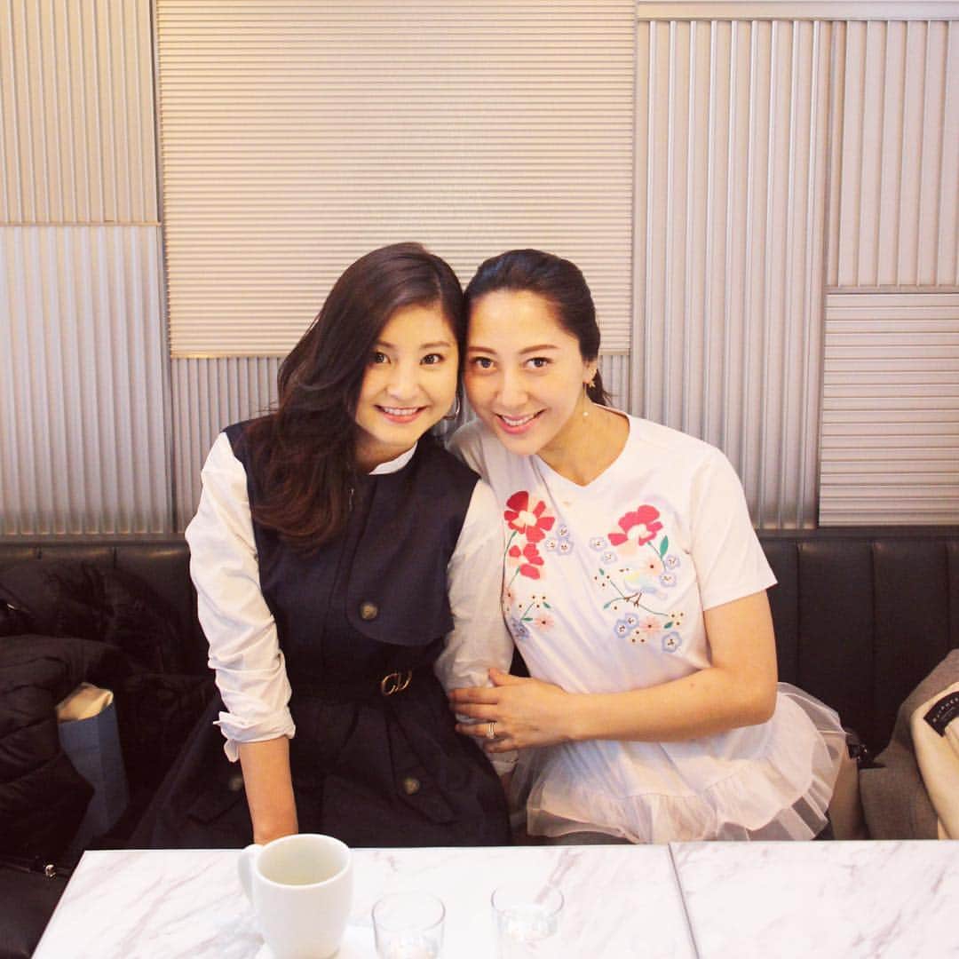 のインスタグラム：「東京に来ていた @shashishu_daily みくと☕️💕 出逢った三年前から、 素直で可愛くて聡明で、 礼儀正しくて、、、 100点満点の素敵な女の子🌷💕 ２３歳のみくとのガールズトークは 楽しくて可愛くてあっという間に 時間が過ぎます🌸 またすぐに‥💗💗💗 会う度にChestyを身にまとって来てくれる☺️ そういう丁寧な優しさにも癒される💐 #friend #love #tokyo #beautifulgirl」