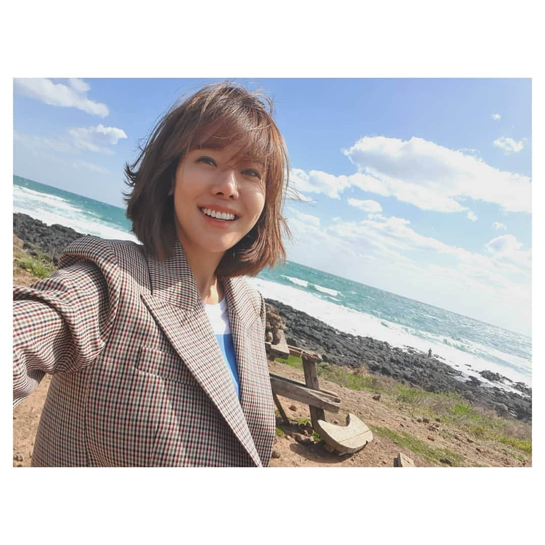 ソ・ユジンさんのインスタグラム写真 - (ソ・ユジンInstagram)「#파란하늘 ~ ♡.♡ 🌴🌊☀️ #소여사제주」3月31日 18時55分 - yujin_so