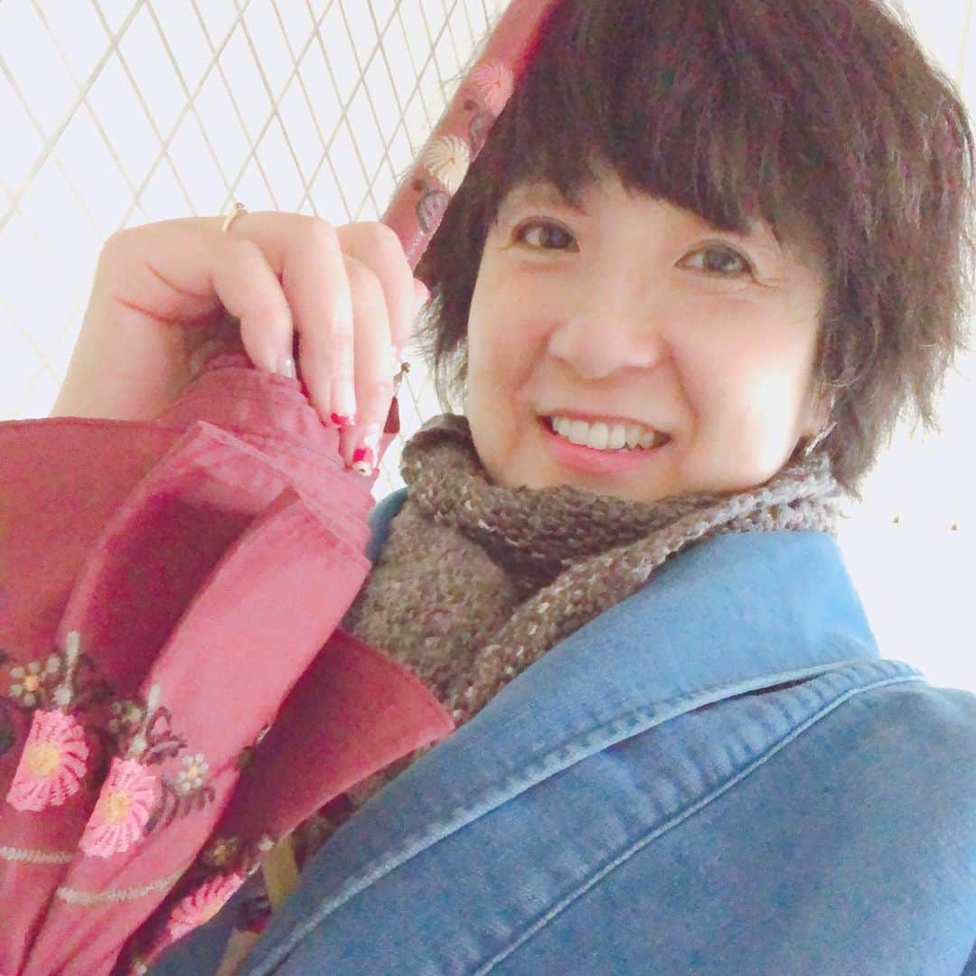 藤田朋子さんのインスタグラム写真 - (藤田朋子Instagram)「あった！！ ありました！！！ みなさま ありがとうございました！！！ #忘れ物 #傘 #藤田朋子 #都営地下鉄 #着物を着ている芸能人」3月31日 18時56分 - chiendormant