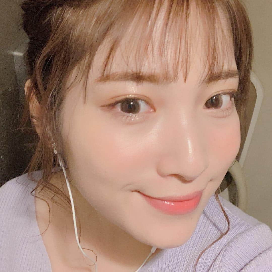 中村泉貴のインスタグラム：「・﻿ もう先々週...？﻿ イベントで大阪に行ってきました🐙﻿ ﻿ 和田さんに春メイクしていただきました💜﻿ ﻿ ミシャのクッションファンデや﻿ バビメロのアイシャドウパレットや﻿ 欲しいコスメがたくさん増えてしまった🥺﻿ ﻿ ﻿ #メイク動画#メイク#コスメ好きさんと繋がりたい#春コスメ#メイク好き#メイク好きな人と繋がりたい#cchannel」