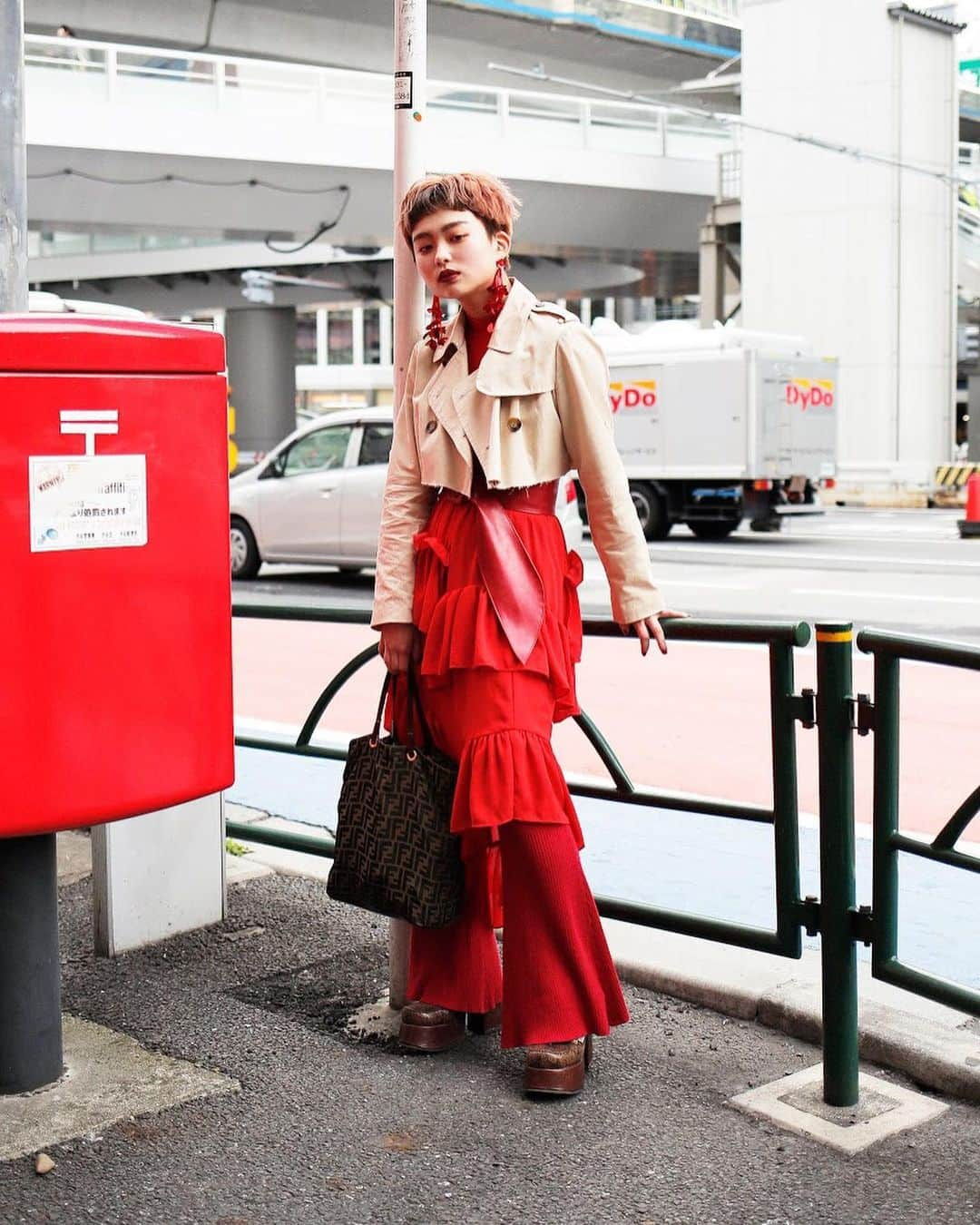 Droptokyoさんのインスタグラム写真 - (DroptokyoInstagram)「TOKYO STREET STYLE #streetstyle#droptokyo#tokyo#japan#streetscene#streetfashion#streetwear#streetculture#fashion#afwt#tokyofashion#tokyofashionweek  Photography: @drop_tokyo」3月31日 19時04分 - drop_tokyo