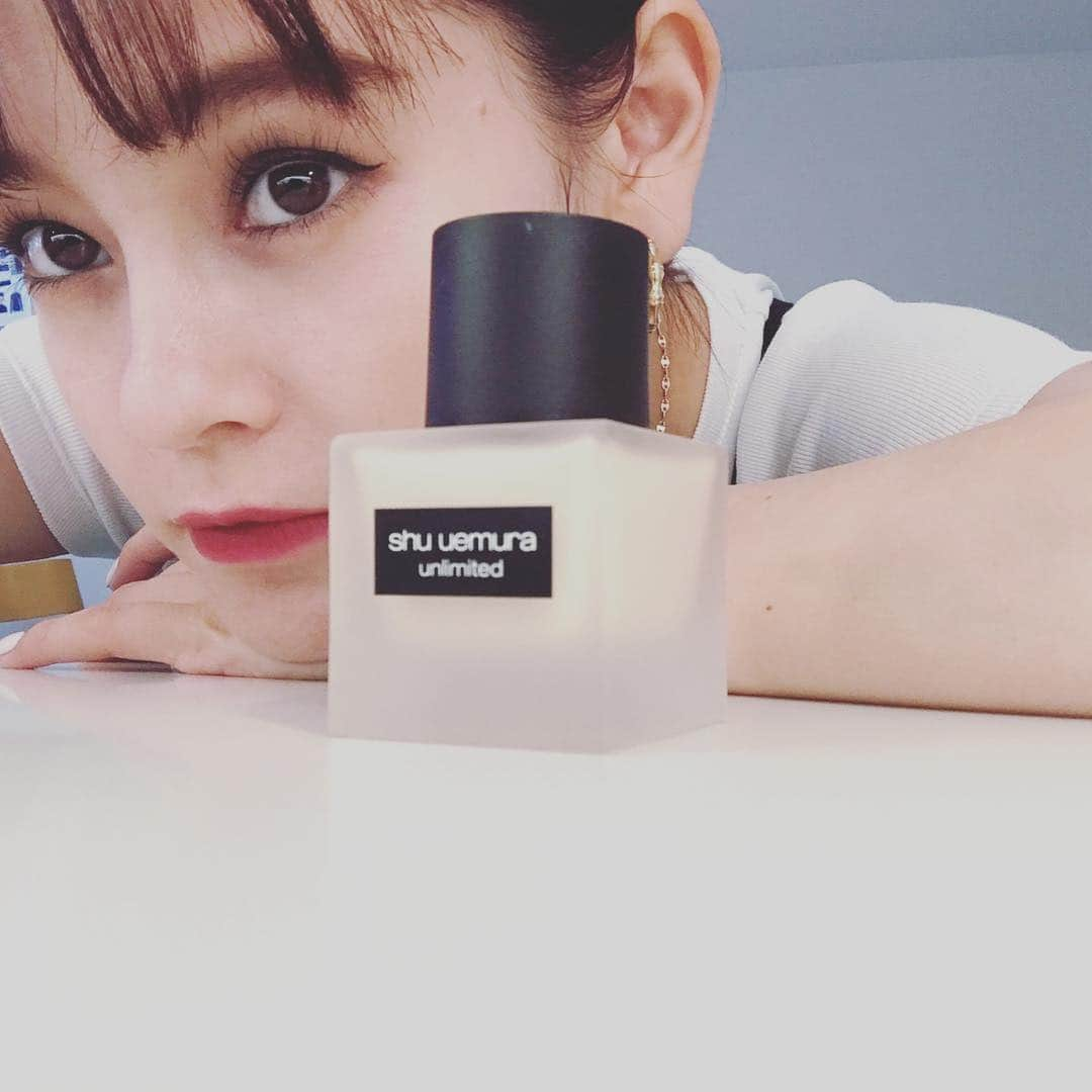 emmaさんのインスタグラム写真 - (emmaInstagram)「@shuuemura 🌹 新ファンデーションアンリミテッド ラスティング フルイド の特徴や良さを撮影時に教えてもらいました。👩‍🔬 伸びが良くて軽くてカバー力もあるのはすごい 👏🏻 #unlimitedmatch #shuuemura」3月31日 18時57分 - okss2121