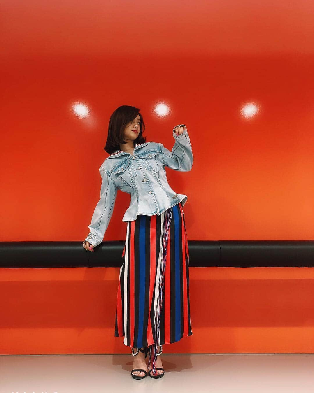 谷まりあさんのインスタグラム写真 - (谷まりあInstagram)「イッテQ始まったよーー🥰🥰🥰みーてねん！😍🥳 #tops #skirt #msgm @msgm #earring #valet @valetstudio @jack_joat #shoes #GiuseppeZanotti @giuseppezanotti #パパラッチ出川」3月31日 19時02分 - mariaaaa728