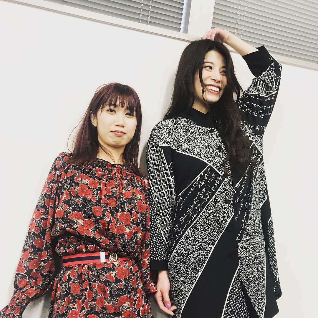 ほな・いこかのインスタグラム：「ゲスちゃん出演させてもらいました、ツタロックありがとうございました〜！！まりちゃんが小さいのか？わたしが底の高い靴を履いているのか？」