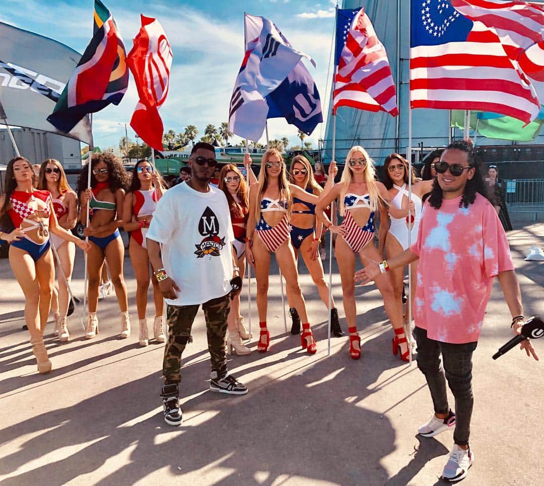 サネリー・ジェームズのインスタグラム：「The @ultraangels always got our back! :) Almost showtime!!」