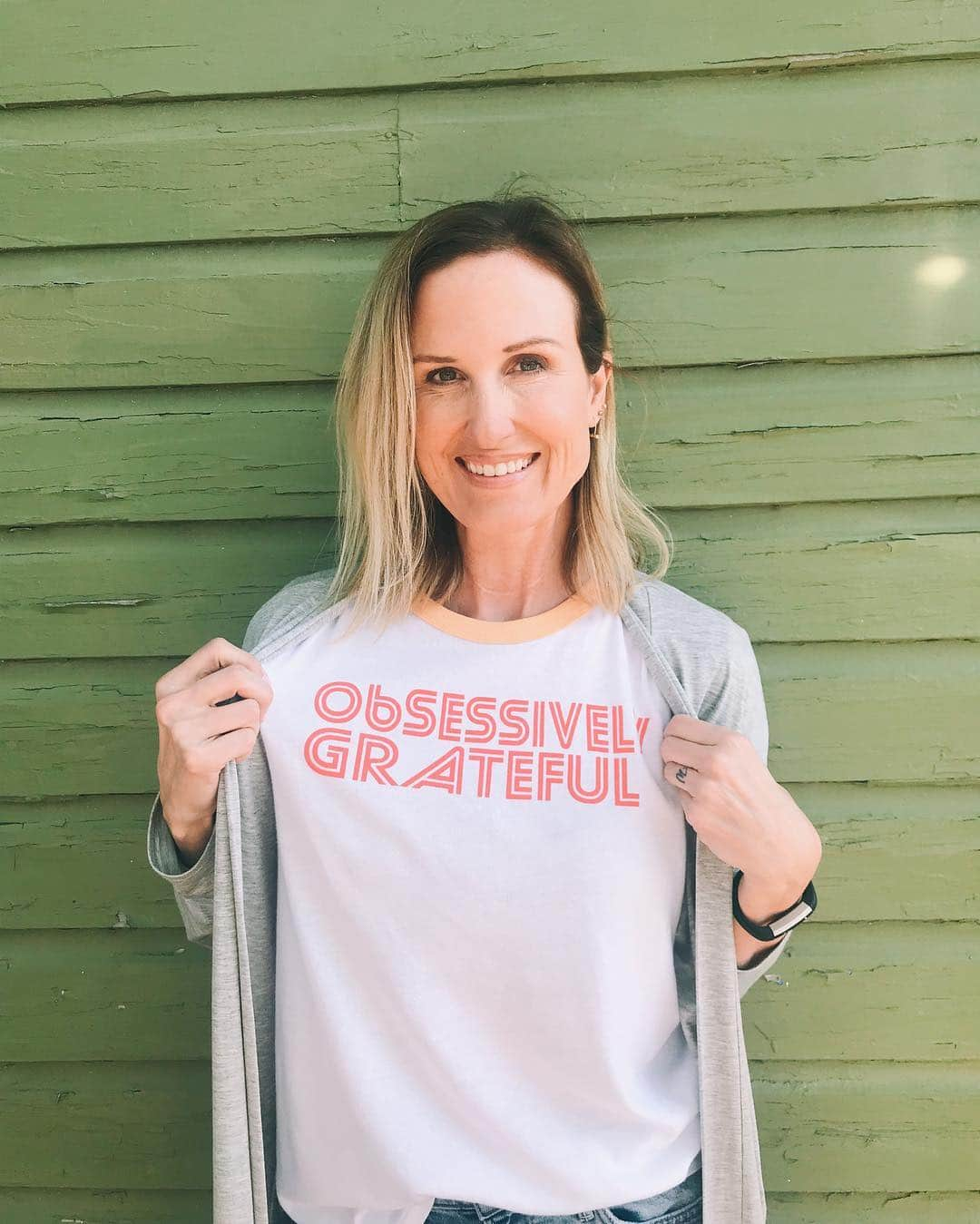 コリー・ロバートソンさんのインスタグラム写真 - (コリー・ロバートソンInstagram)「We talked about worship this morning at church and this shirt pretty much sums up how I want to live my life #obsessivelygrateful “Shout for joy to the Lord, all the earth. Worship the Lord with gladness; come before him with joyful songs. Know that the Lord is God. It is he who made us, and we are his; we are his people, the sheep of his pasture. Enter his gates with thanksgiving and his courts with praise; give thanks to him and praise his name. For the Lord is good and his love endures forever; his faithfulness continues through all generations.” Psalm‬ ‭100:1-5」4月1日 6時05分 - bosshogswife