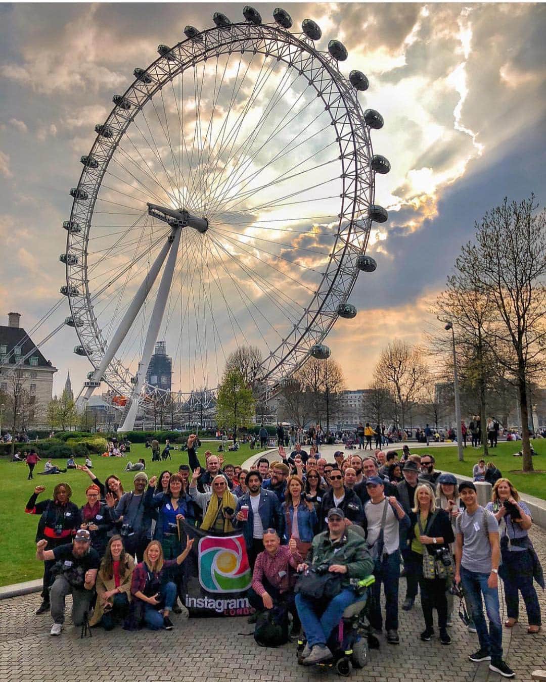 のインスタグラム：「Amazing #igersinlondontown #instameet with our @igerslondon #London #Instagramers buddies visiting Piccadilly, Leake Street, London Eye and more! #igerslondon」