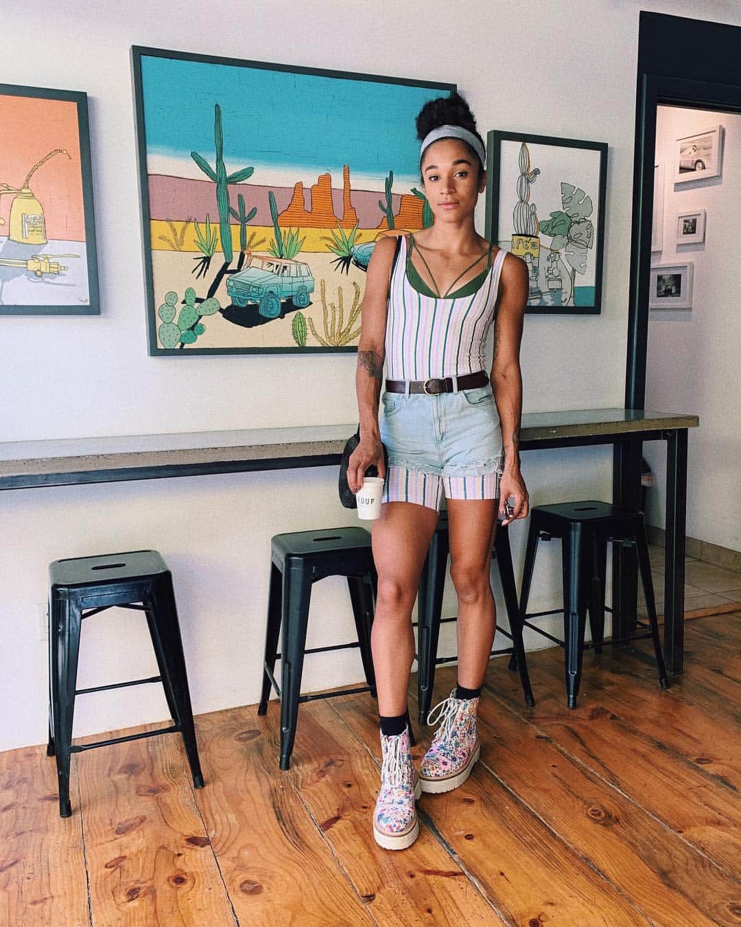 ジョディ・ウィリアムズのインスタグラム：「out and about ☀️」