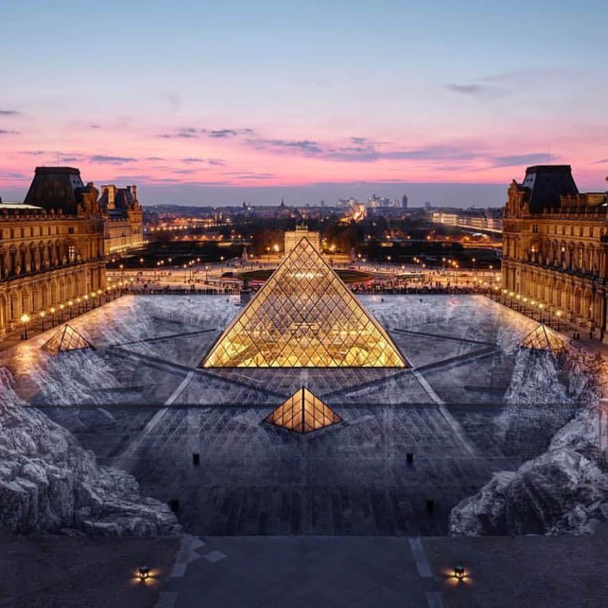 オリヴィエ・ザームさんのインスタグラム写真 - (オリヴィエ・ザームInstagram)「Archeology of the future in the center of Paris. It was amazing @jr Thanks to you and all the people who worked on it.」4月1日 4時42分 - ozpurple