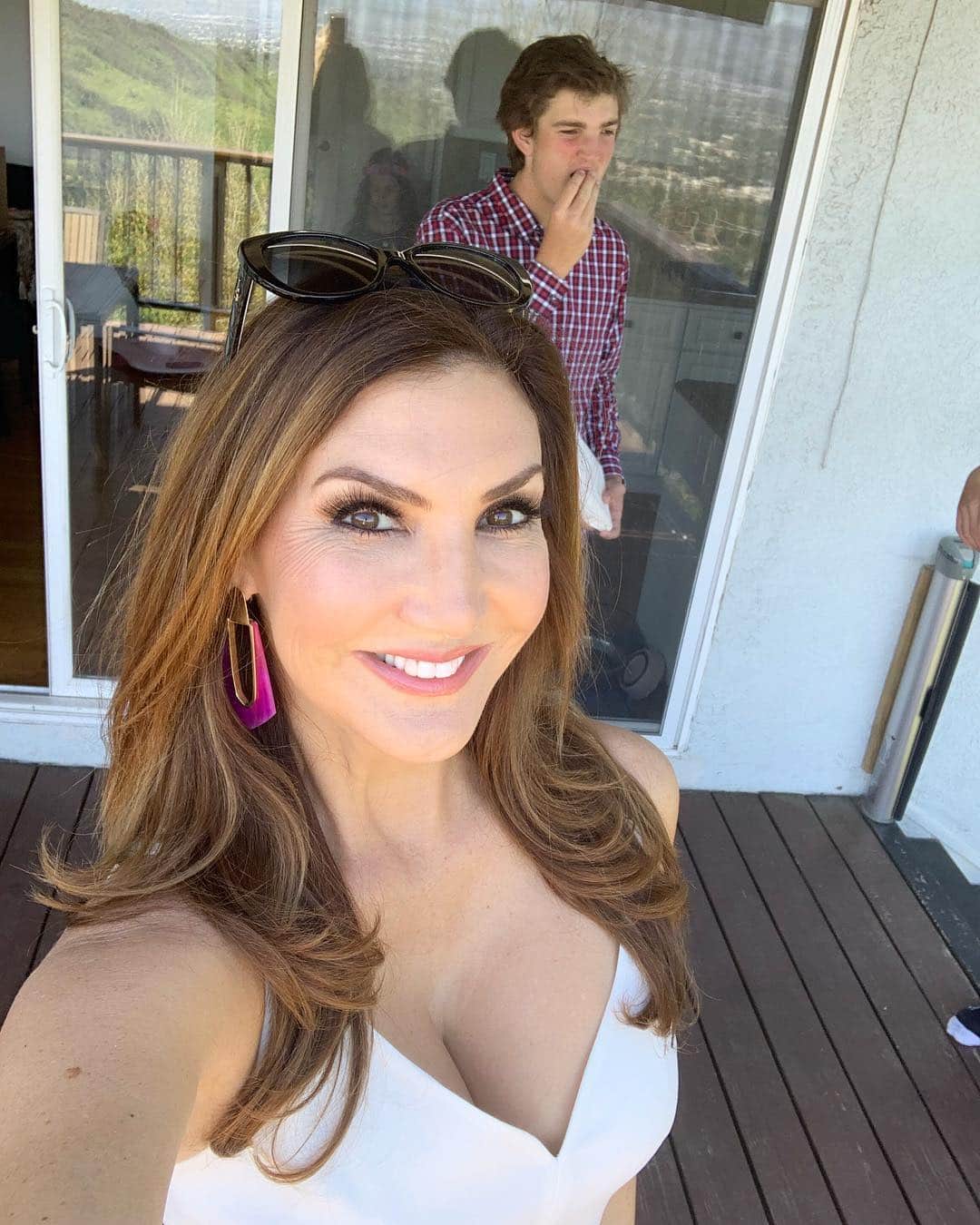 ヘザー・マクドナルドのインスタグラム：「The only way to get a photo with my son Drake at our friend’s baptism. Earrings are @kendrascott dress @elietahari」