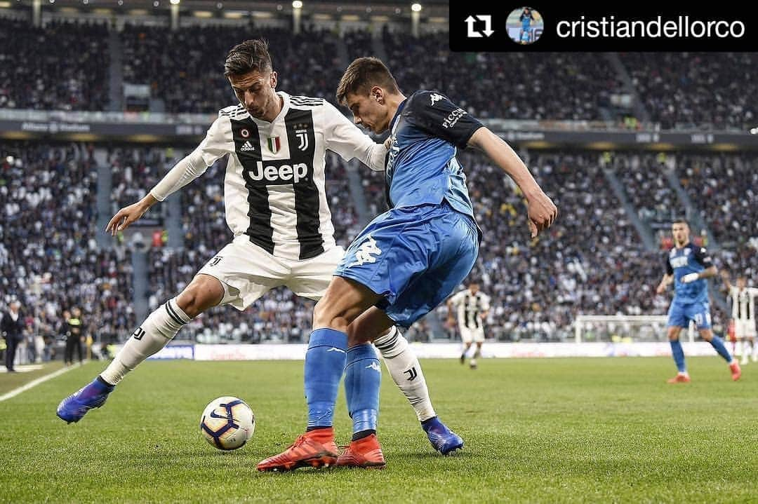 エンポリFCさんのインスタグラム写真 - (エンポリFCInstagram)「#Repost @cristiandellorco (@get_repost) ・・・ La grande prestazione di squadra purtroppo non è bastata per uscire da questo prestigioso stadio con dei punti ma ci deve dare grande consapevolezza dei nostri mezzi. Ora testa alla prossima, tutti uniti verso l’obiettivo #ForzaEmpoli #39」4月1日 4時58分 - empoli_fc_official