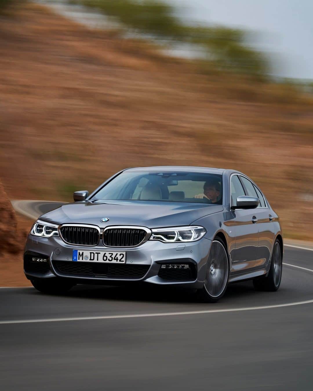 BMWさんのインスタグラム写真 - (BMWInstagram)「Born to be driven.  The BMW 5 Series Sedan. #BMW #5Series」4月1日 5時00分 - bmw