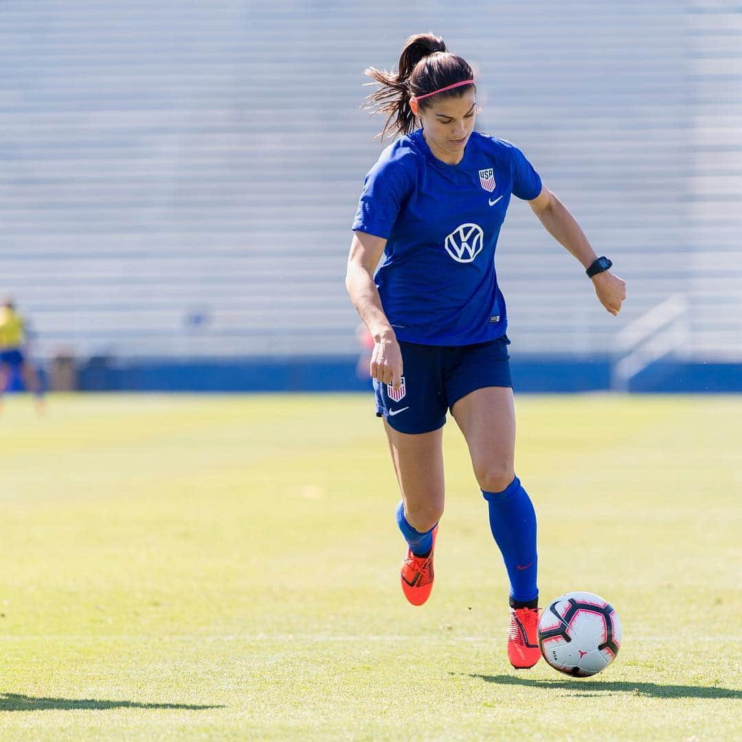 アレックス・モーガンさんのインスタグラム写真 - (アレックス・モーガンInstagram)「smiles, sunshine, and soccer  #isiphotos」4月1日 5時33分 - alexmorgan13