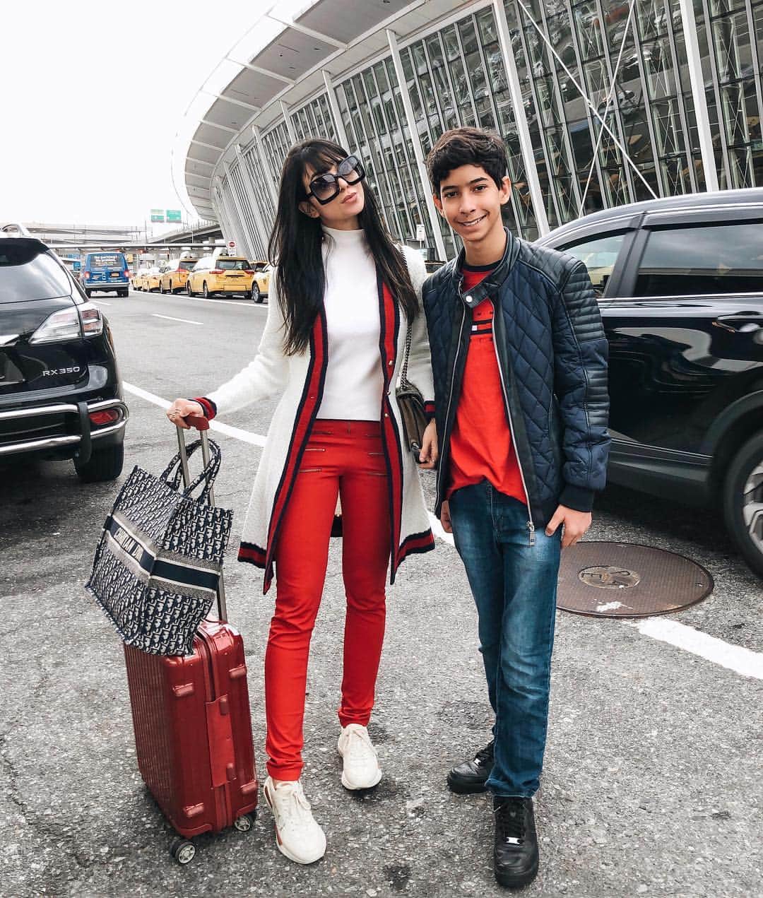 Gabriela Salesのインスタグラム：「Companheiro de aventuras. Quantos anos eu dormi? Tá maior que eu 🤭👀 #ricasfamily #RMemNY」