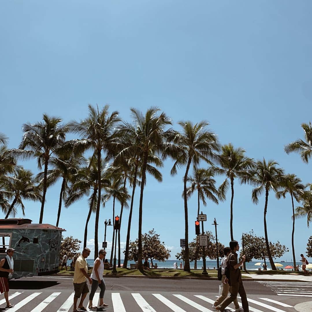春名亜美さんのインスタグラム写真 - (春名亜美Instagram)「今朝は珍しく雨だったけど、もう目が開けれないくらいの太陽が出てきた☀️ ・ ・ ・ #SUNDAY #sundaymorning  #ハワイ #Hawaii #hawaiilife #ハワイ生活 #waikiki」4月1日 5時29分 - amiharunaami