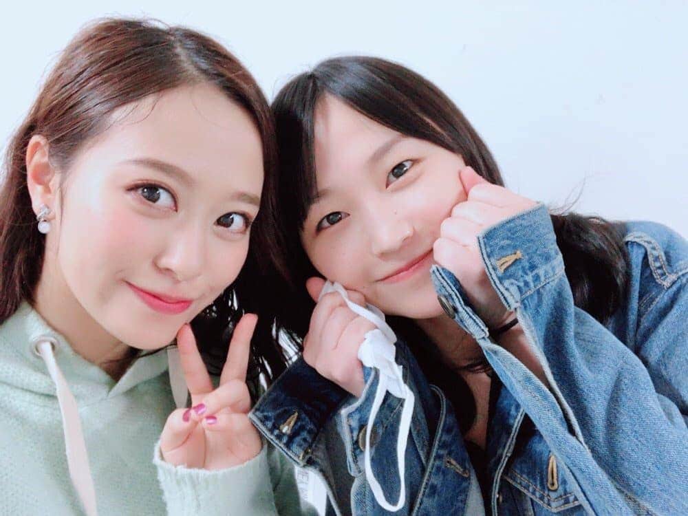 鞘師里保のインスタグラム：「Riho came last night to watch HinaFes.  I'm sorry for spamming alot these days. --; #sayashiriho #鞘師里保  #odasakura #小田さくら  #nakanishikana #中西香菜 #morningmusume19 #モーニング娘19 #angerme #アンジュルム」
