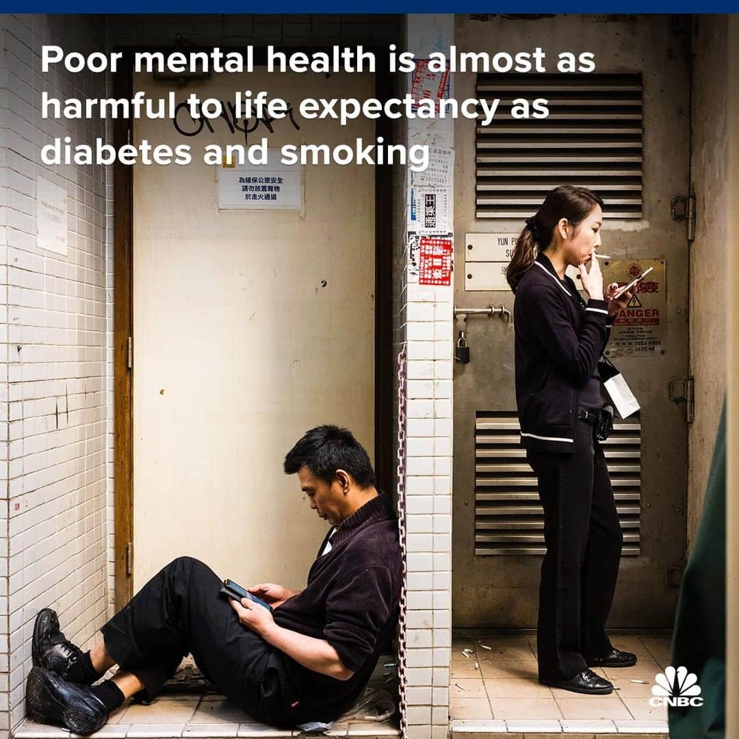 のインスタグラム：「Poor mental health shortens life longevity almost as much as diabetes, smoking or not working out, according to U.S. News & World Report and the Aetna Foundation.⁣ ⁣ In fact, out of all the metrics they evaluated, diabetes and smoking had the strongest correlation to reduced life expectancy.⁣ ⁣ You can read more, at the link in bio. ⁣ ⁣ *⁣ *⁣ *⁣ *⁣ *⁣ *⁣ *⁣ *⁣ ⁣ #MentalHealth #Health #Life #Healthy #HealthyLifestyle #Thinking #Diabetes #Smoking #Workout #DailyWorkout #Mindfulness #SelfCare #Wellness #Anxiety #Depression #Motivation #CNBC⁣ ⁣ ⁣」