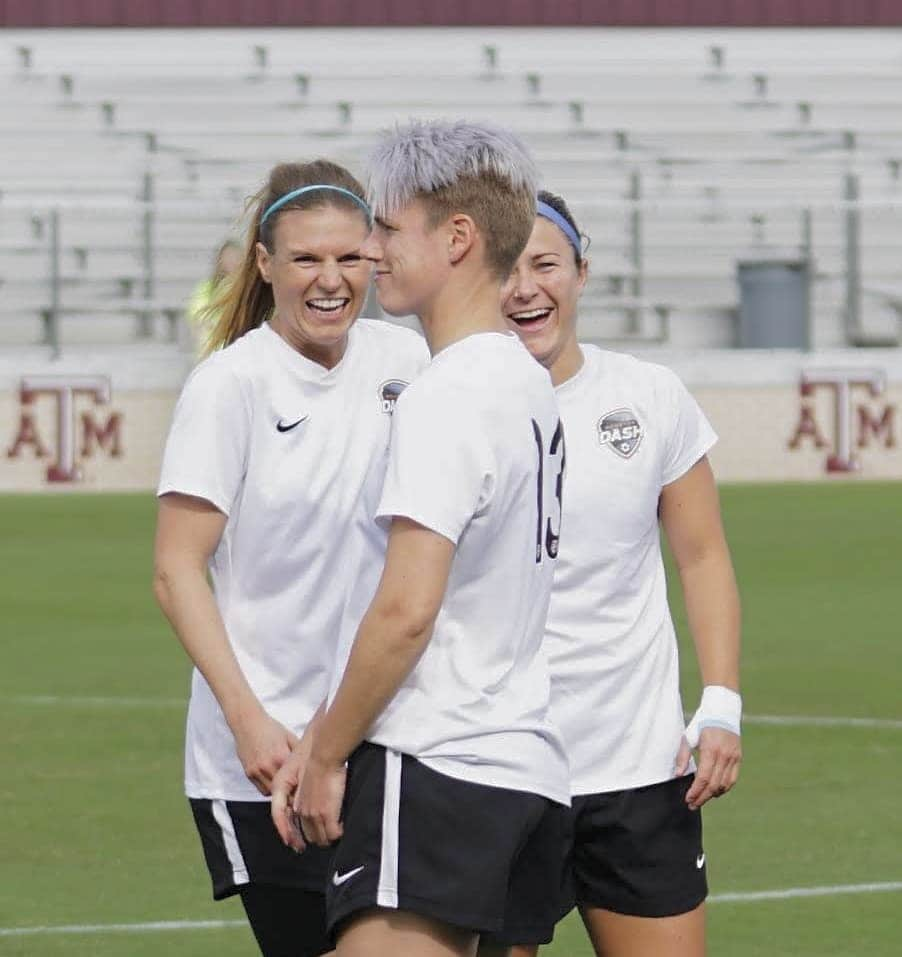 ソフィー・シュミットさんのインスタグラム写真 - (ソフィー・シュミットInstagram)「Great 2 weeks of pre-season with the Dash. Lots of hard work, laughs and sweating. Excited for the season ahead... But first National Team camp with @canadasoccer 🍁 . . . #CanWNT #DashOn #Houston #Texas #NWSL #Nike」4月1日 5時51分 - sophieschmidt13