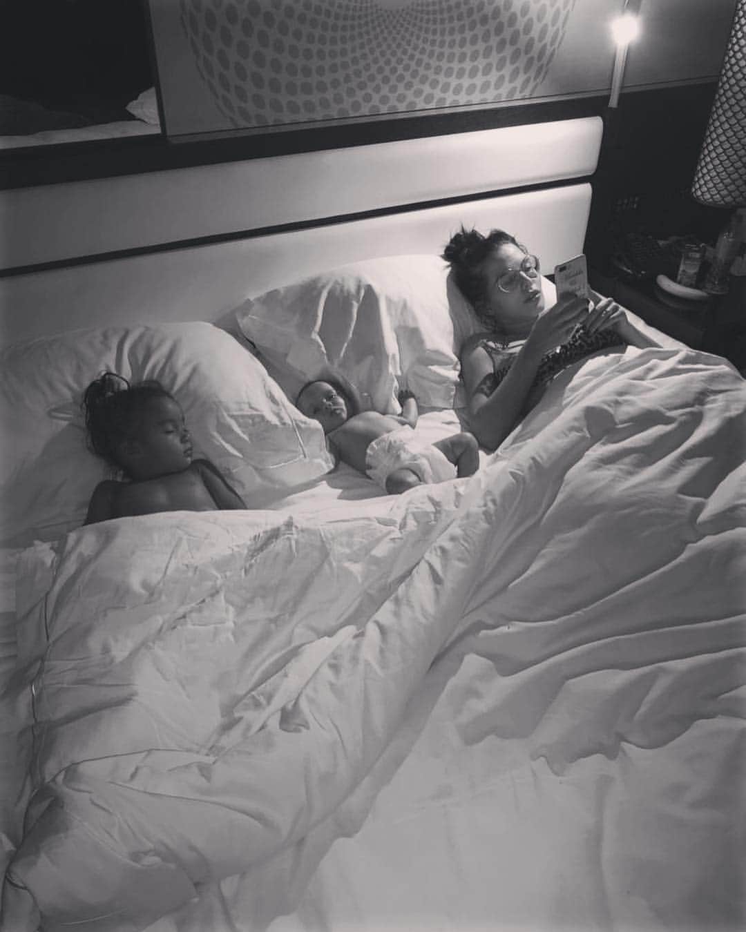 スコット・シンクレアのインスタグラム：「...Happy Mother’s Day♥️ #supermum」