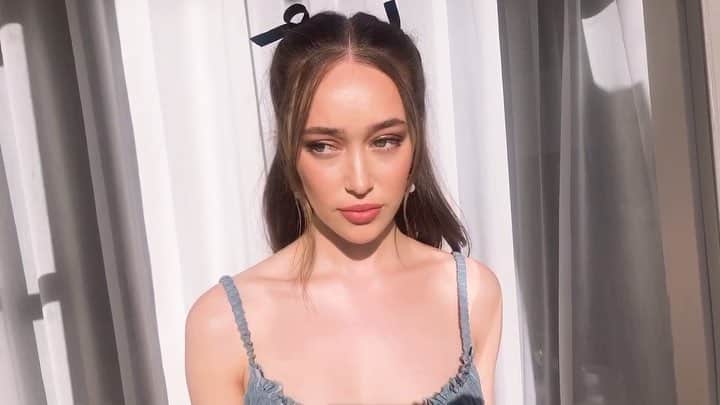 アリシア・デブナム・キャリーのインスタグラム：「Wondercon x @feartwd 🦄✨ @jennakristina @bobbyeliot @sweetbabyjamie」