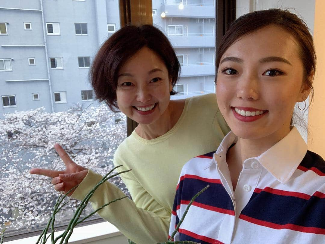 中島はるみさんのインスタグラム写真 - (中島はるみInstagram)「長女5年振りのお花見だったらしい。  #22歳 #親子 #中島はるみ #booze model」3月31日 21時00分 - harumi_nakajima