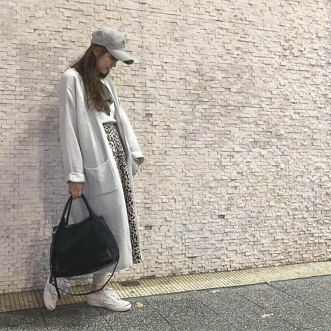 小澤楓さんのインスタグラム写真 - (小澤楓Instagram)「ちょっといつもより大きめなバックゲットしたぁ👜♡ #A4キャンパストート いっぱい入るし、最近本読むからすごいよき♡🙈 . . #ロングカーディガン も初ゲットしてるんるんな春迎えれた🌸🌸 . @fifth_store  このニットも40%OFFになってた〜♡ 安すぎた😂😂 .  #fifth#fifthtl#フィフス #春服 #ootd #outfit #김석진 #selfie #me #셀스타그램 #셀카#데일리룩#패션#데일리코디#패피#옷스타그 #アイデザイナー #吉祥寺マツエク #吉祥寺アイデザイナー #大阪 #大阪住みたい」3月31日 21時00分 - kaede_cyori